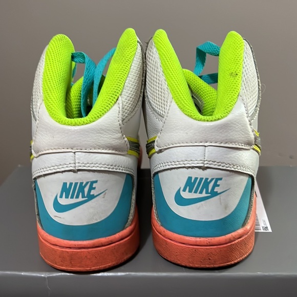 **USED** - Picture 3 of 4